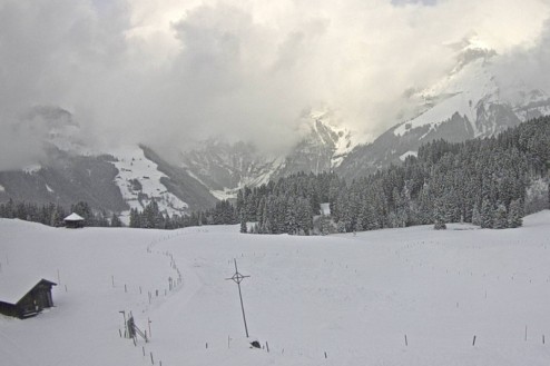 Snow falling on the ski slopes of Engelberg, Switzerland – Weather to ski – Snow report, 20 November 2025
