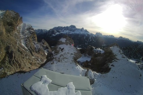 Bright skies over the snow-covered mountainside in Cortina, Italy – Weather to ski – Weather to ski – Snow forecast, 20 December 2025