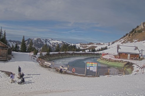 View of small man-made lake on the snow-covered slopes of Engelberg, Switzerland – Weather to ski – Weather to ski – Snow forecast, 20 December 2025