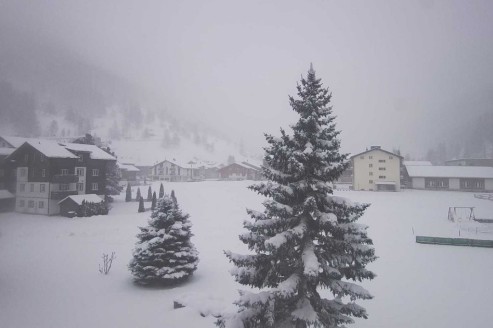 Fresh snow in the centre of Saas-Fee, Switzerland – Weather to ski – Snow report, 9 January 2026