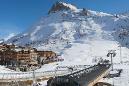 Snow covered ski slopes next to the buildings of Tignes Le Lac, France – Weather to ski – Snow forecast 19 November 2025