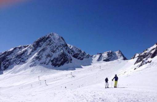 Skiers on the slopes of Stubai, Austria - Weather to ski - Complete guide to summer skiing in the Alps, 2022