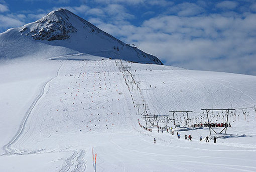 Ski slopes and skiers on drag lift in Passo Stelvio, Italy - Weather to ski - Complete guide to summer skiing in the Alps, 2022
