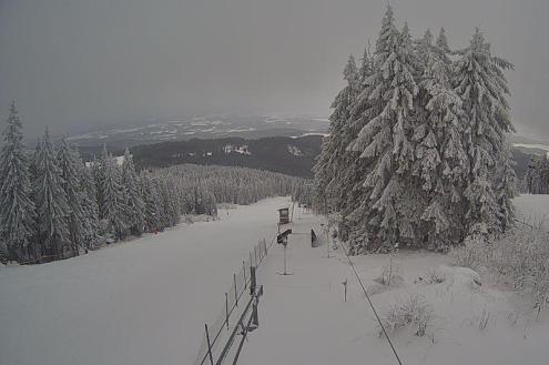 Snow falling above snowy slopes in Bad Leonfelden, Austria – Weather to ski – Snow report, 28 January 2022