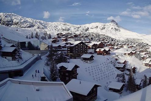 Blue skies over the snow-covered village of Bettmeralp, Switzerland – Weather to ski – Snow forecast, 21 January 2023