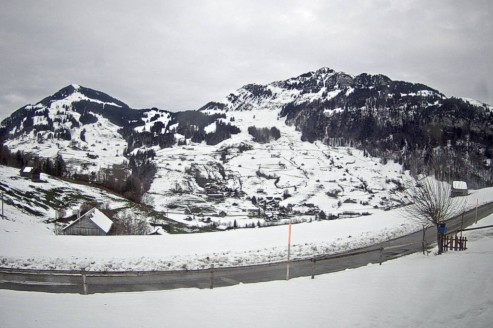 Cloudy skies over the snow-covered mountains and slopes in Toggenburg, Switzerland – Weather to ski – Snow forecast, 6 December 2025