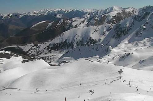 Panoramic view of snow-covered ski slopes with skiers, and mountains in Peyragudes, France – Weather to ski – Snow report, 3 March 2022