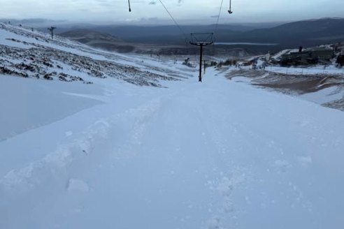 Ample snow cover on the ski slopes of Cairngorm, Scotland – Weather to ski – Snow report, 19 February 2026