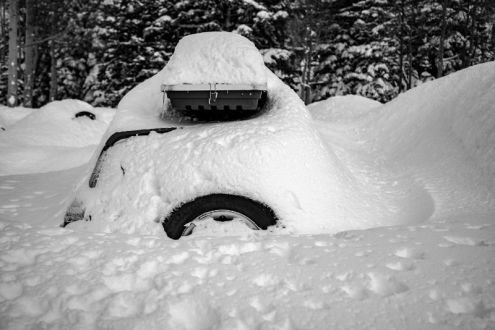 Deep drifted snow on a parked car in Snowbird, Utah, USA – Weather to ski – Snow Report, 31 December 2022