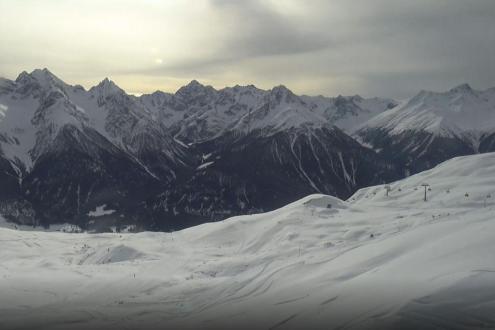Panoramic snow-covered mountain view in Scuol, Switzerland – Weather to ski – Snow report, 12 January 2023