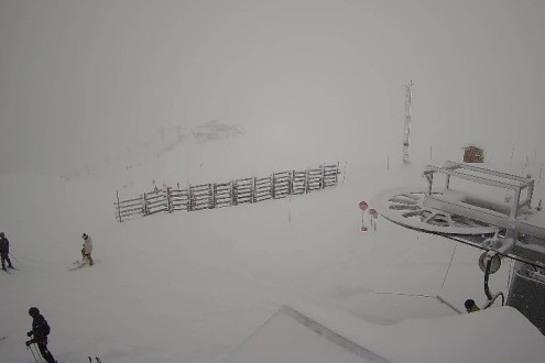 Snow falling in Lake Louise, Canada – Weather to ski – Snow report, 20 March 2026