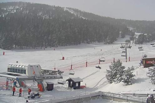Snowy view of ski-lift base station and ski slopes in Formiguères, France – Weather to ski – Snow report, 19 January 2023