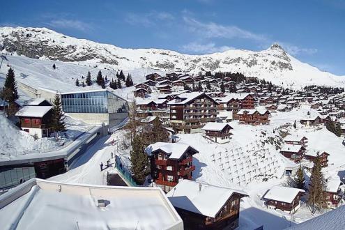 Blue skies over the snow-covered village of Bettmeralp in the Aletsch Arena, Switzerland – Weather to ski – Snow report, 27 January 2023