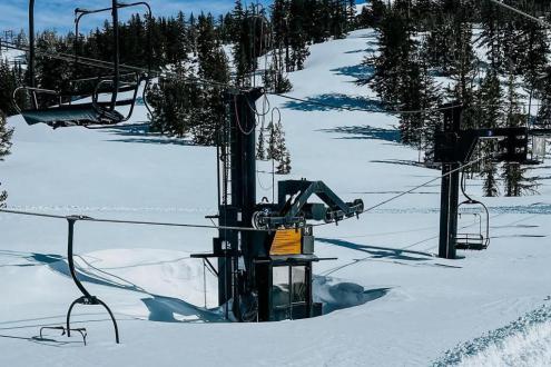 Deep snow covering the chairs of a ski lift in Mammoth, California, USA – Weather to ski – Snow report, 4 March 2023