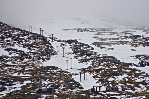 Patchy snow and rocky terrain in the Glencoe ski area, Scotland – Weather to ski – Snow report, 17 March 2023