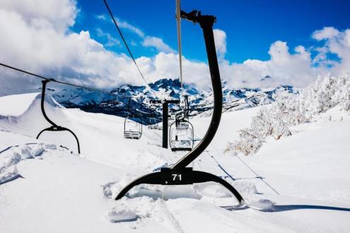 Deep snow covering the chair lifts in Mammoth, California, USA – Weather to ski – Snow report, 17 March 2023