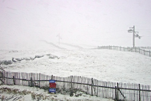 Snowy ski slopes in Glencoe, Scotland – Weather to ski – Snow report, 30 December 2023