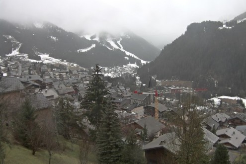 View of Chatel in France, with cloud cover and rain which will turn to snow later – Weather to ski – Snow report 18 January 2024