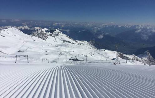 Perfectly groomed pistes on the Kitzsteinhorn glacier, Austria - Weather to ski - Complete guide to summer skiing in the Alps, 2022