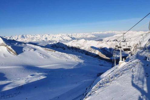 Perfect weather on the Hintertux glacier, Austria, 4 December 2019 – Weather to ski – Today in the Alps, 4 December 2019