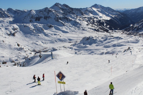 View of skiers on ski slopes above Obertauern, Austria with panoramic mountain scenery – Weather to ski – Today in the Alps, 19 January 2022