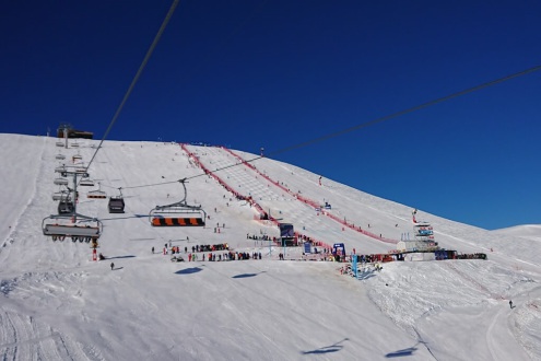 View of the Mogul Ski World Cup course on the Signal piste in Alpe d’Huez on 17 December 2021 - Weather to ski - Our blog: Alpe d’Huez – one of the best all-round ski resorts in the Alps?