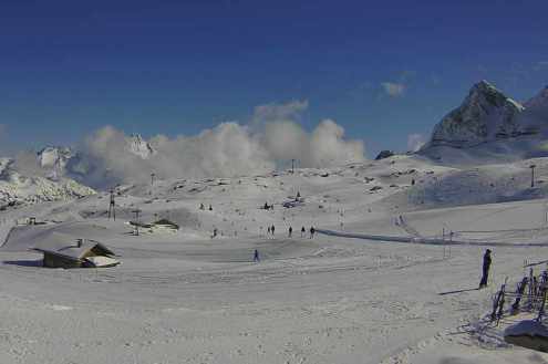 Snow-covered ski slopes and blue skies in Warth-Schröcken, Austria – Weather to ski – Today in the Alps, 23 February 2022