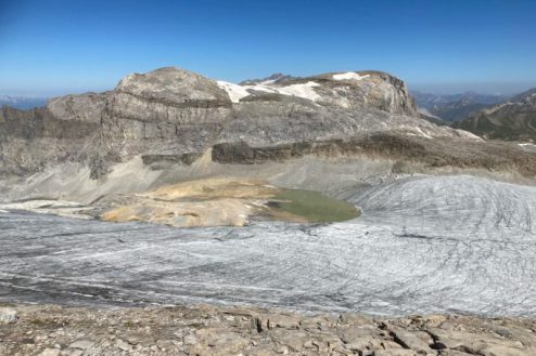 Virtually snow-less Grande Motte glacier in Tignes on 13 July 2022 – Weather to ski – Today in the Alps, 10 September 2022