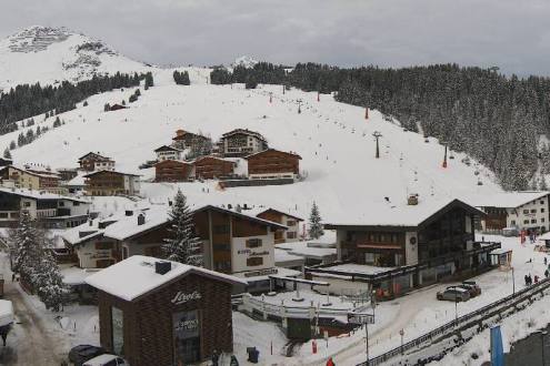 View over the village in Lech, Austria towards the snow-covered ski slopes beyond – Weather to ski – Today in the Alps, 12 January 2023