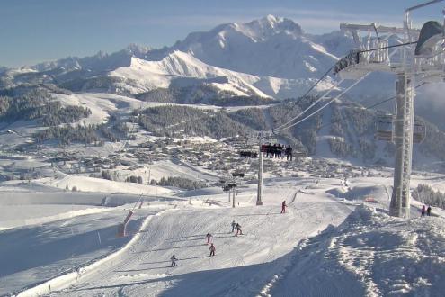 Snow-covered pistes, skiers on the slopes, skiers on chairlift and panoramic mountain views over Les Saisies, France – Weather to ski – Today in the Alps, 19 January 2023