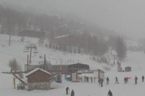 Heavy snow falling in the ski slopes of Isola 2000, France – Weather to ski – Today in the Alps, 23 January 2023