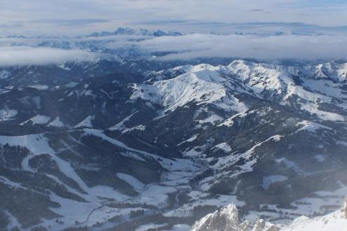 Cloudy skies and a panoramic snowy mountain view of Hochkönig, Austria – Weather to ski – Today in the Alps, 30 January 2023