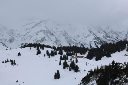 Cloudy skies above the snow-covered slopes in Köbersee above Warth-Schröcken, Austria – Weather to ski – Today in the Alps, 1 February 2023