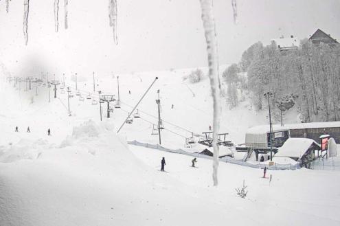 Snow falling and deep powder in Prato Nevoso, Italy – Weather to ski – Today in the Alps, 28 February 2023