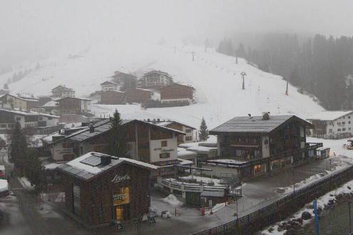Sleet falling over the ski resort of Lech, Austria – Weather to ski – Today in the Alps 9 March 2023