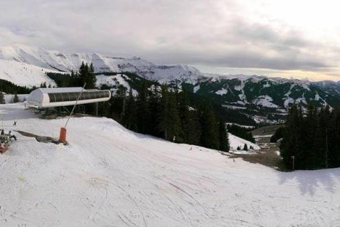 Cloudy skies over the ski slopes in Megève, France – Weather to ski – Snow report, 9 March 2023
