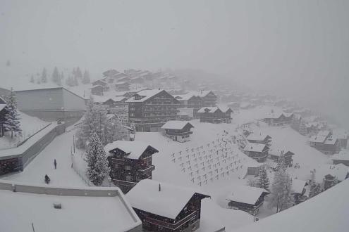 Heavy snow falling in Bettmeralp, Switzerland – Weather to ski – Today in the Alps, 11 March 2023