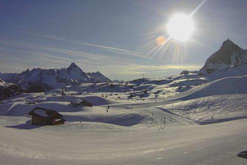 Sun shining over the snow-covered ski slopes of Warth-Schröcken, Austria – Weather to ski – Today in the Alps, 22 March 2023