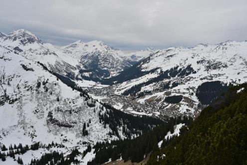 Cloudy skies above the mountains and valley in Lech, Austria – Weather to ski – Today in the Alps,24 March 2023