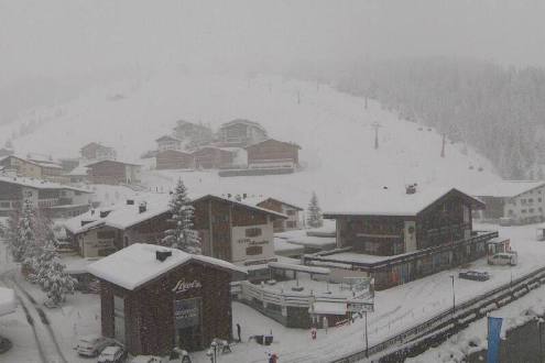 Heavy snow falling in Lech, Austria – Weather to ski – Today in the Alps, 14 April 2023