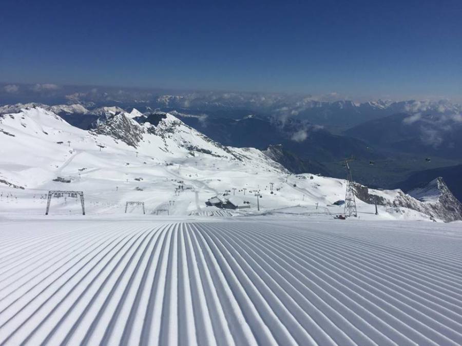 Ski slope in Kitzsteinhorn, Austria - Weather to ski - Our blog: Where to ski in the Alps in June