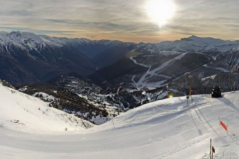 Sunrise over the valley in Auron, France, with panoramic mountain views from the snow-covered ski slopes, 31 December 2022 – Weather to ski – Who got the most snow in the Alps 2022-23?