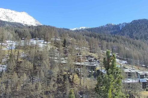 Snow-free scenes at low altitude in Zermatt, Switzerland, 24 February 2023 – Weather to ski – Who got the most snow in the Alps 2022-23?
