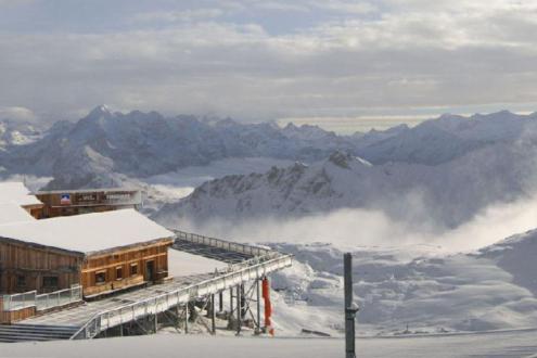 Fresh snow at altitude on the glacier in Tignes, France – Weather to ski – Today in the Alps, 21 October 2023