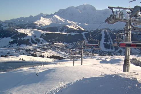 Snow on the ground on the ski slopes of Les Saisies, France – Weather to ski – Today in the Alps, 8 November 2023