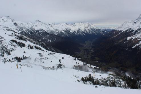 Snow-covered ski slopes and panoramic views over the valley in St Anton, Austria – Weather to ski – Today in the Alps, 16 November 2023