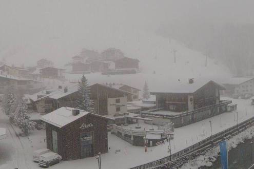 Heavy snow falling in Lech, Austria – Weather to ski – Today in the Alps, 17 November 2023