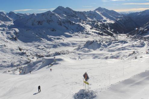 Ski tourers skiing up the yet to open pistes of Obertauern – Weather to ski – Today in the Alps, 23 November 2023