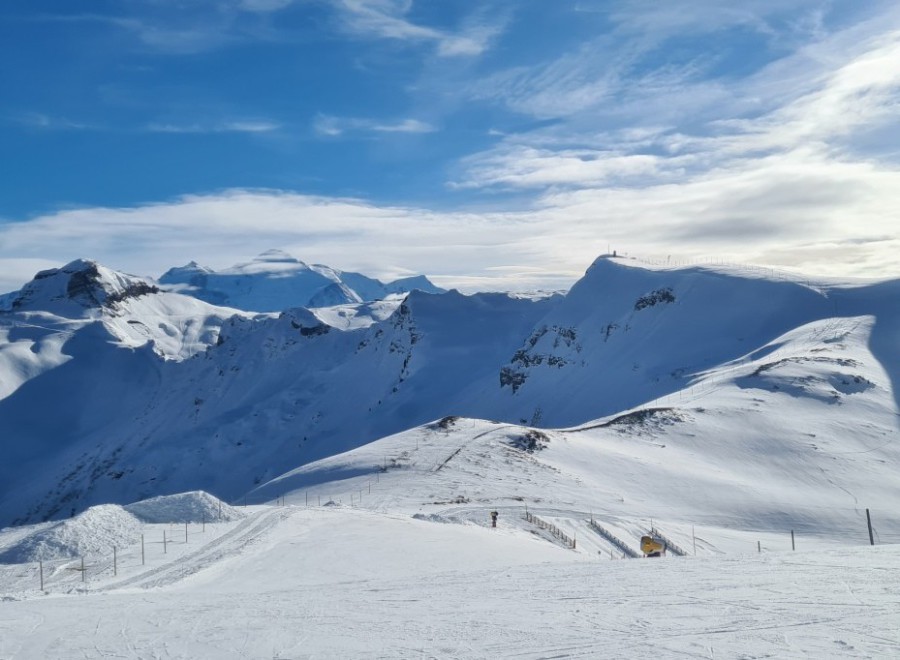 Lots of snow on empty pistes in the main Flaine ski bowl, France – Click to view Weather to ski's latest snow report of 12 December 2025.