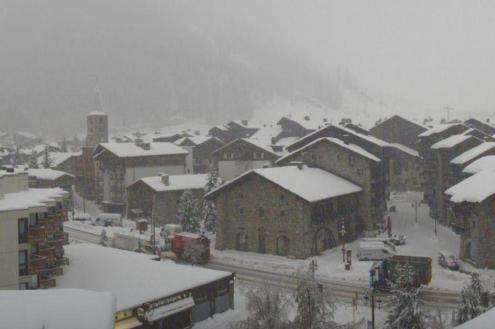 Snow falling in Val d’Isère, France – Weather to ski – Today in the Alps, 30 November 2023